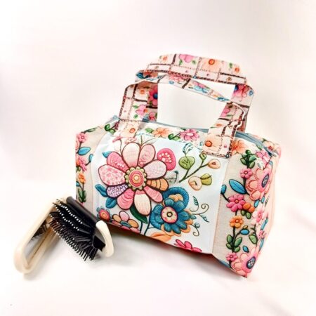 Kozmetická taštička - Vyšívané kvety