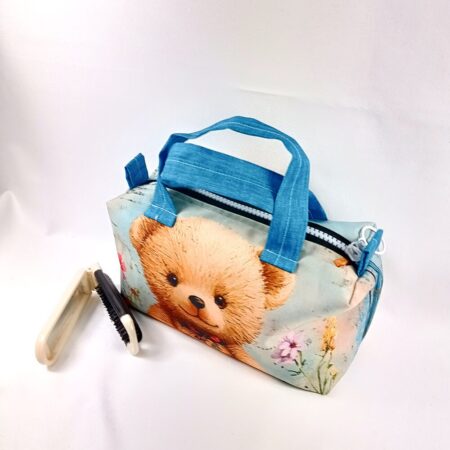 Kozmetická taštička - Plyšový medvedík na lúke